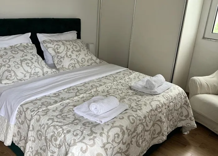 Mia Luxury Winter Apartment Golem (Tirana)